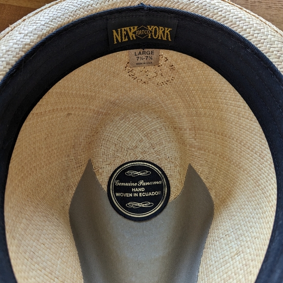 Tan fedora made in Ecuador with black beans and feathers - Picture 3 of 3